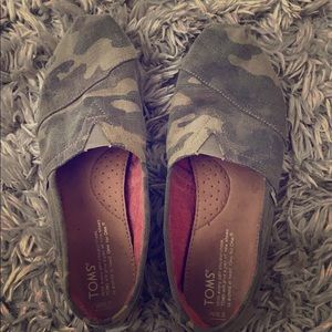 camo toms